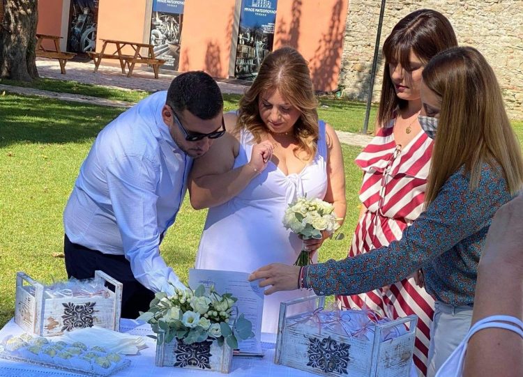 Ένας υπέροχος γάμος, εν μέσω κορωναϊού, με φόντο τον Μύλο Ματσόπουλου για την Ματίνα και τον Χριστόφορο