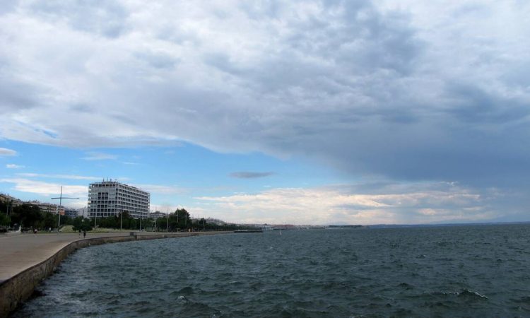 Καιρός σήμερα: Συννεφιασμένη η Παρασκευή – Πού και πότε θα βρέξει