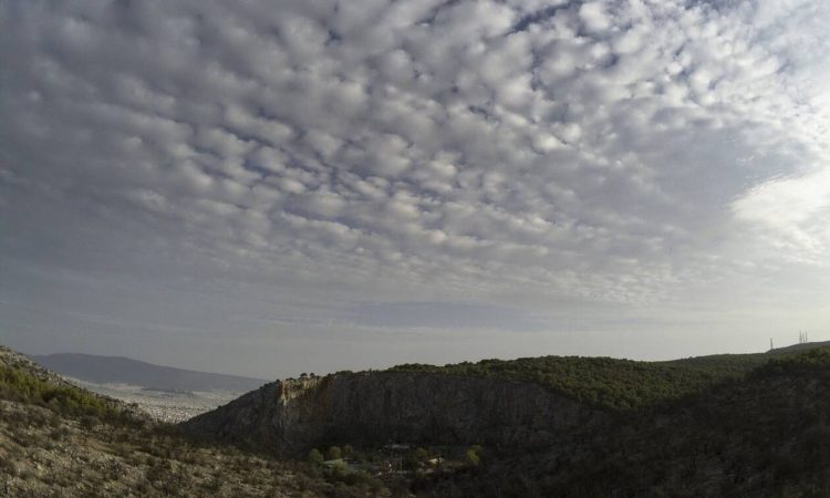 Καιρός σήμερα: Υποχωρεί η «Κίρκη» – Επιμένουν οι βροχές και οι καταιγίδες