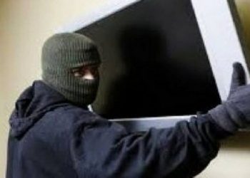Τρίκαλα: Έκλεψε τηλεόραση από καφενείο