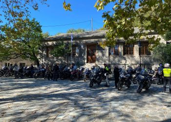 “Κατάληψη” από μηχανές στην πλατεία του Μυρόφυλλου