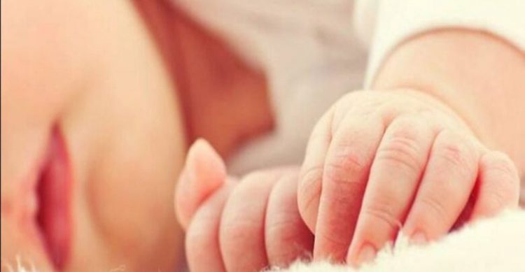 Λάρισα: Τραγωδία σε χωριό της Αγιάς – Μητέρα βρήκε νεκρό το βρέφος της