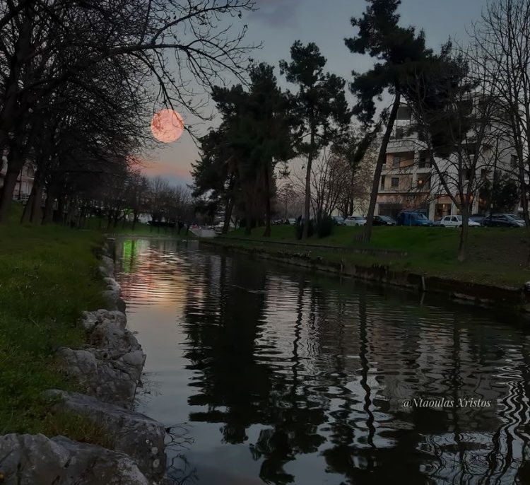 Τα Τρίκαλα είναι πανέμορφα, με πανσέληνο είναι μαγικά…