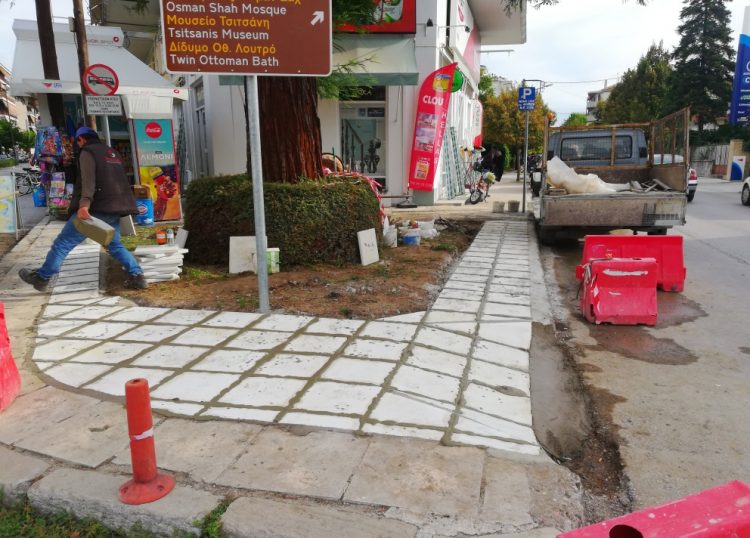 Παρεμβάσεις σε πεζοδρόμια των Τρικάλων