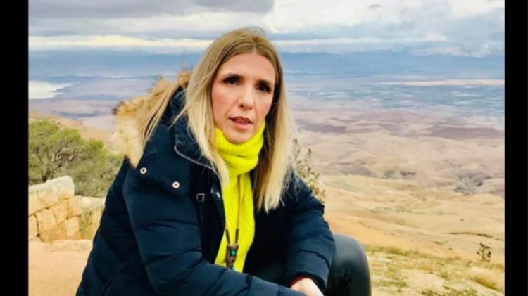 Ρένα Κουβελιώτη: Συγκινεί η εξομολόγησή της για τη συρρίκνωση εγκεφάλου