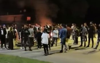 Διαμαρτυρίες Ρομά με φωτιές κι οδοφράγματα στον κόμβο Καλαμπάκας