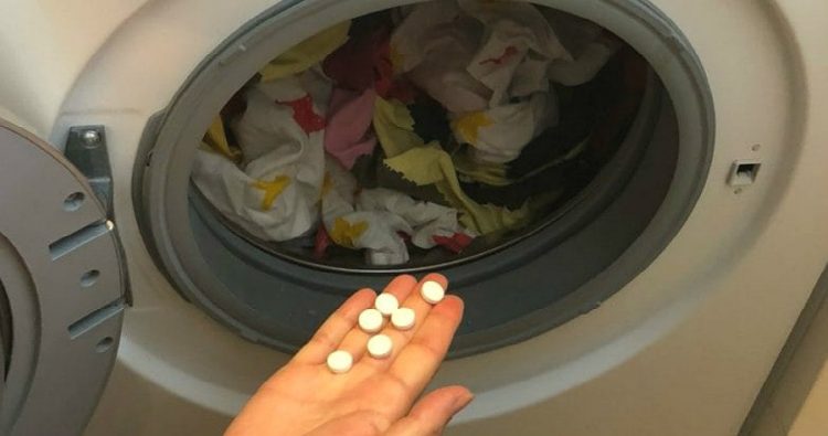 Δύσκολοι λεκέδες: 10 Μυστικά για το πλύσιμο των ρούχων, που χρησιμοποιούν οι επαγγελματίες