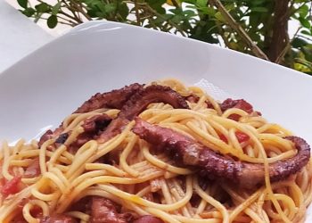 Χταποδομακαρονάδα φούρνου