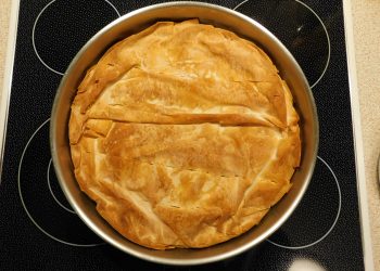 Πανεύκολη χωριάτικη σπιτική πρασόπιτα