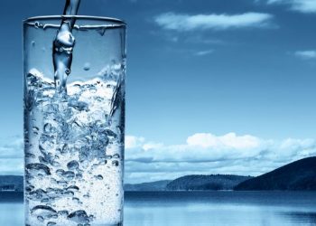 Τι ακριβώς θα συμβεί εάν πιείτε πολύ νερό-Ποιες οι επιπτώσεις στην υγεία