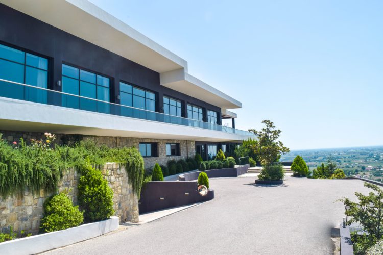 Στην ιδιοκτησία της οικογένειας Μιχάλη Σαράντη το ξενοδοχείο Ανάντι