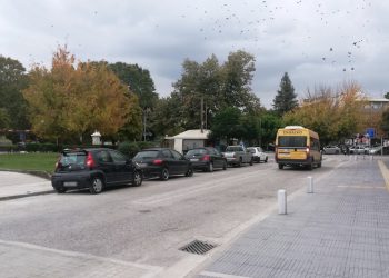 Απαγορεύεται η στάση και η στάθμευση στην κεντρική πλατεία Τρικάλων