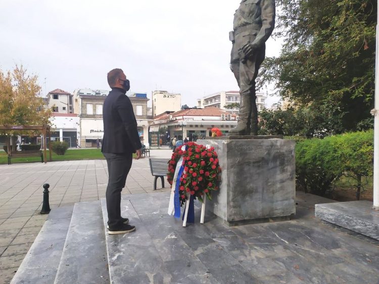 Κατάθεση στεφάνου του Δ. Τρικκαίων για την επέτειο του Πολυτεχνείου