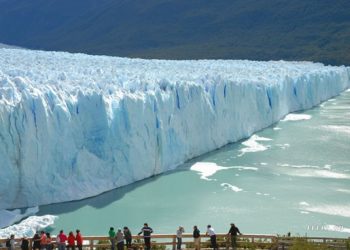 Ο εντυπωσιακός παγετώνας Perito Moreno
