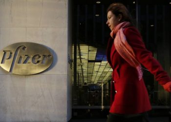 Εμβόλιο Pfizer: Σήμερα «κληρώνει» η συμφωνία με την ΕΕ – Πότε και πώς θα μοιραστούν οι δόσεις