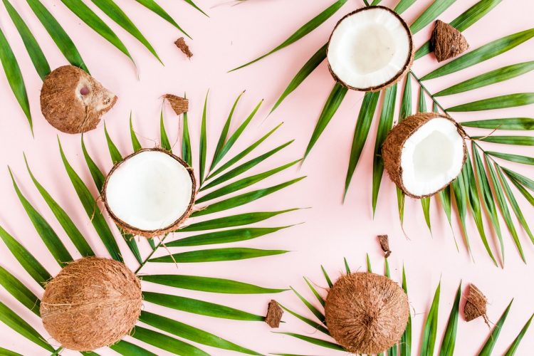 3 DIY μάσκες μαλλιών με γάλα καρύδας ιδανικές για ξηρά μαλλιά