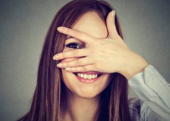 Βλεφαροσπασμός: Πετάει το μάτι σας; Δείτε τι μπορεί να έχετε!