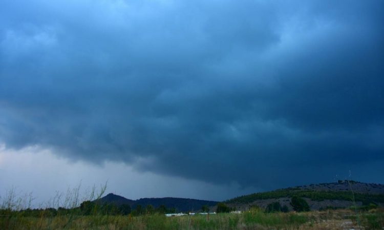 Καιρός: Νέα «βουτιά» της θερμοκρασίας την Τετάρτη – Πού αναμένονται βροχές