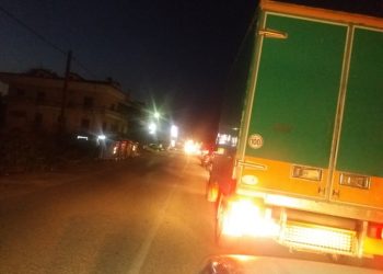 Απίστευτη κίνηση στους δρόμους των Τρικάλων λίγο πριν την καραντίνα