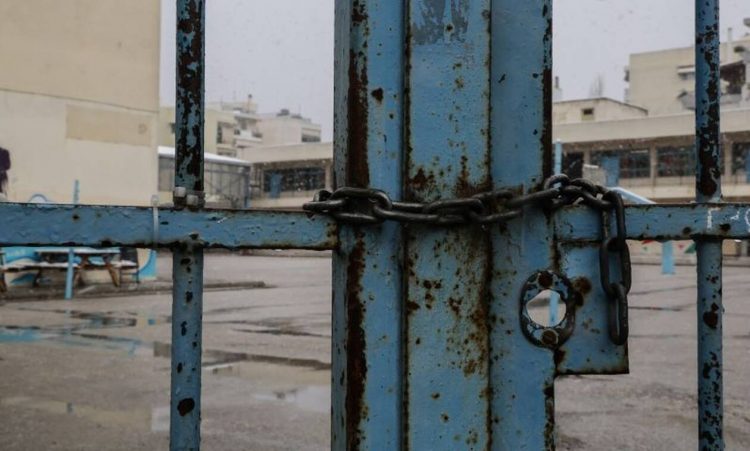 Κλείνουν τα δημοτικά σχολεία από Δευτέρα: Οδηγίες για το πώς θα κάνουν μάθημα τα παιδιά από το σπίτι