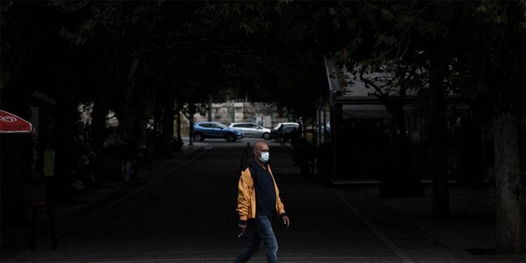 Κορωνοϊός: Δεύτερο «λουκέτο» σε όλη τη χώρα για να ανακοπεί η ανεξέλεγκτη πορεία του ιού