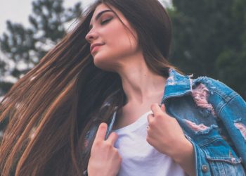 6 tips για να μη λαδώνουν συχνά τα μαλλιά σου