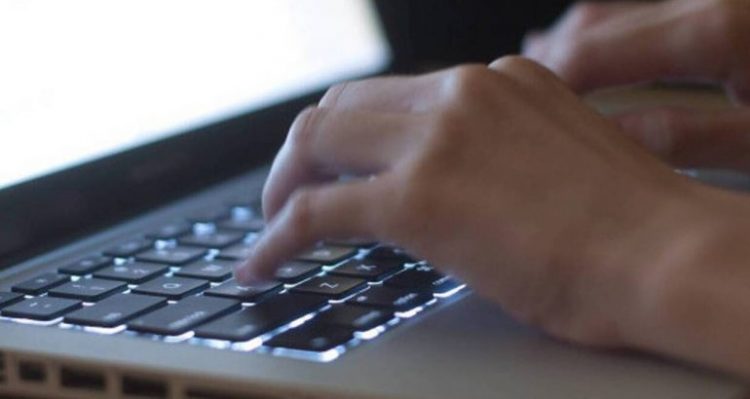 Κυβέρνηση: Μην μπαίνετε στο ίντερνετ 9 πμ με 6 μμ – Δείτε γιατί
