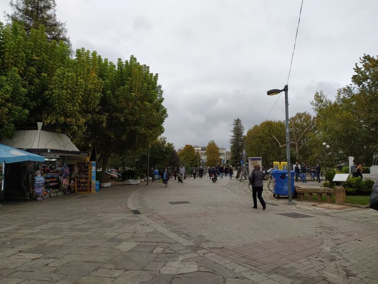 Τρέχουν να προλάβουν οι Τρικαλινοί πριν το lock down
