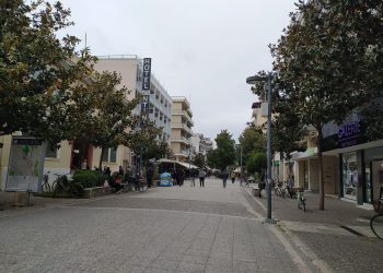 Τρέχουν να προλάβουν οι Τρικαλινοί πριν το lock down