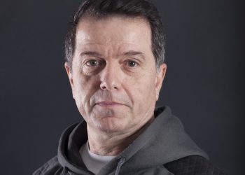 Νίκος Μάντζιος: Σήμερα που όλοι φοράμε μάσκες, είναι μια καλή εξάσκηση να καταλαβαίνουμε πολλά από τον απέναντί μας κοιτώντας μόνο τα μάτια του