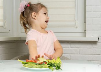 «Το παιδί μου λατρεύει τα φρούτα, αλλά μισεί τα λαχανικά – Τι να κάνω;»