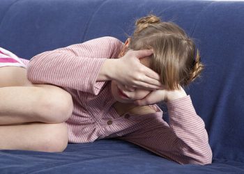 Οκτώ πράγματα που πρέπει να προσέξετε όταν το παιδί σας έχει πονοκέφαλο