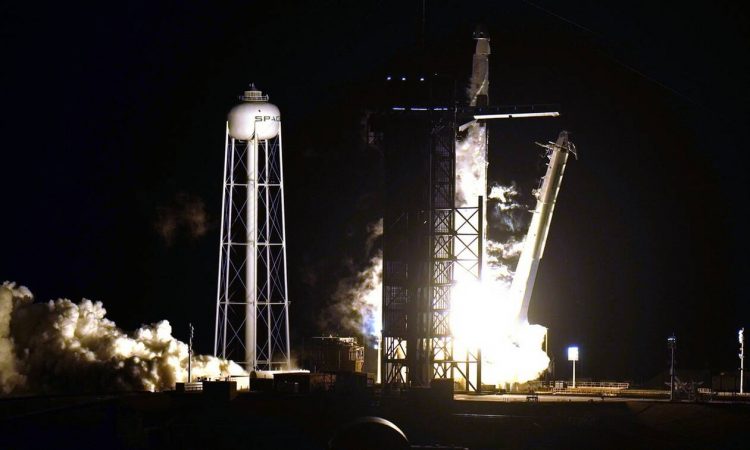 Εκτοξεύτηκε το Space X προς το Διεθνή Διαστημικό Σταθμό – Δείτε εντυπωσιακά πλάνα