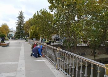 Χριστούγεννα εν όψει… Ξεκίνησε ο στολισμός της πόλης