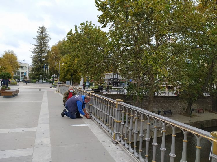 Χριστούγεννα εν όψει… Ξεκίνησε ο στολισμός της πόλης