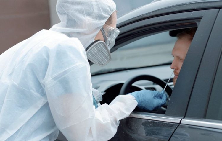 Drive through testing για τον κορωνοϊό στην Φαρκαδόνα