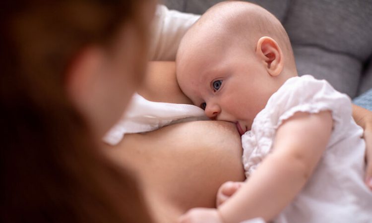 Θηλασμός: Πόσες θερμίδες καίτε ενώ θηλάζετε;