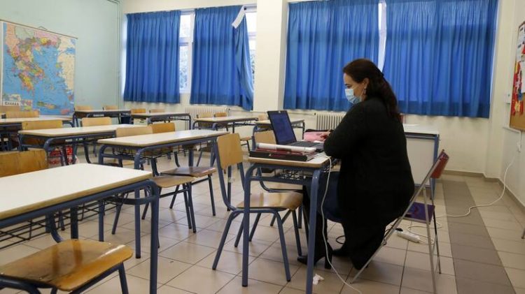 ΟΛΜΕ-Τα σχολεία κλείνουν και η τηλεκπαίδευση αναζητά το δρόμο της
