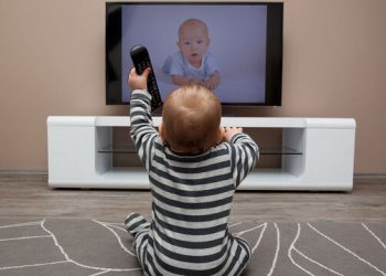 Μήπως το παιδί σας βλέπει πολλές ώρες τηλεόραση;