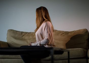 Ο πατέρας έδωσε εντολή να τυφλώσουν την κόρη του γιατί έπιασε δουλειά