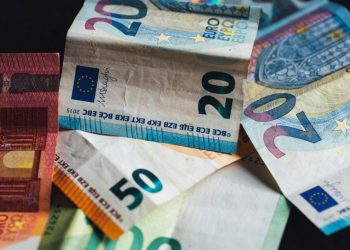 Έκτακτο επίδομα 700 ευρώ: Ποιοι το παίρνουν – Τα δικαιολογητικά