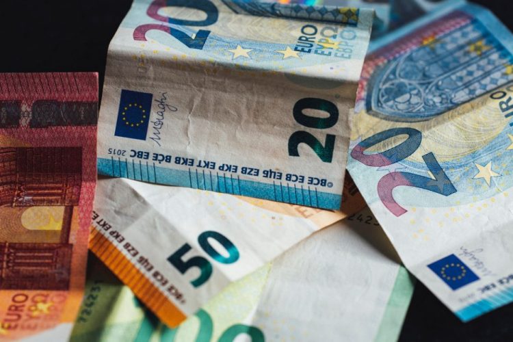 Έκτακτο επίδομα 700 ευρώ: Ποιοι το παίρνουν – Τα δικαιολογητικά