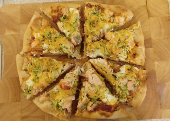ΠΙΤΣΑ – PIZZA με σολομό, κολοκύθι και τυρί Philadelphia (photo & video)