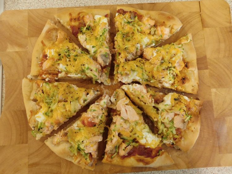 ΠΙΤΣΑ – PIZZA με σολομό, κολοκύθι και τυρί Philadelphia (photo & video)