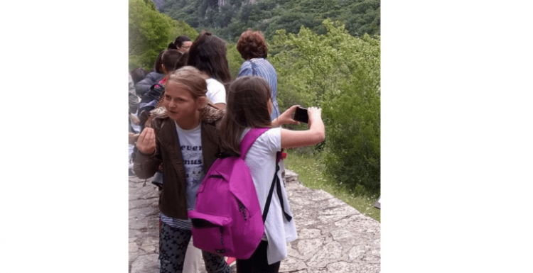 Το 2ο Δημοτικό Σχολείο Οιχαλίας αποχαιρετά την 14χρονη Εργκίτα