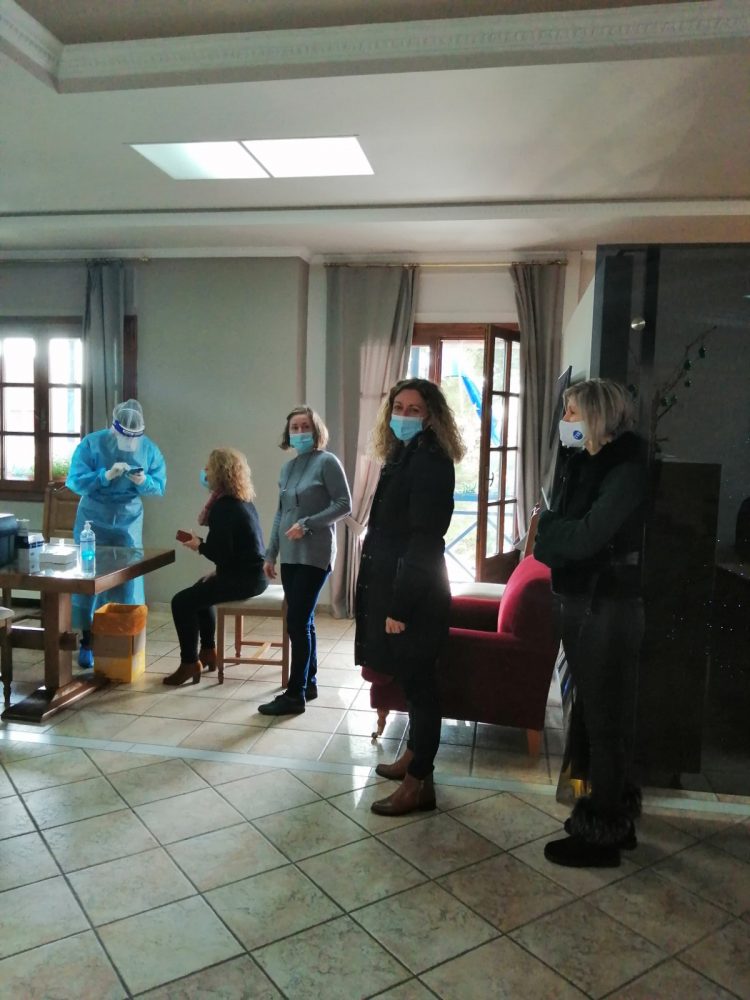Rapid test πραγματοποιήθηκαν στον χώρο του Δημαρχείου Μετεώρων