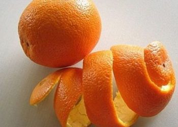 Το κόλπο με το πορτοκάλι στον φούρνο της κουζίνας που λίγοι γνωρίζουν