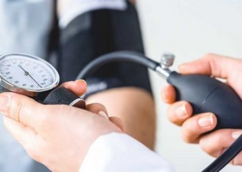 Οι 6 απλές κινήσεις που ρίχνουν την πίεση και μας γλυτώνουν από τα αντιυπερτασικά