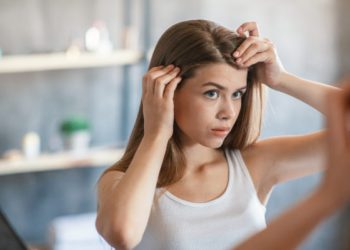 Έξι προβλήματα που προκαλεί η έλλειψη βιταμινών στο δέρμα