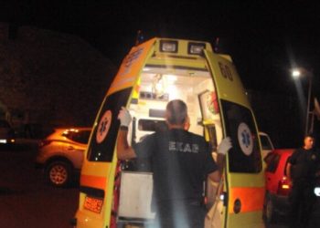 Απίστευτο τροχαίο έξω από τη Λάρισα: Αυτοκίνητο συγκρούστηκε με αγελάδα – Στο νοσοκομείο ένα ζευγάρι